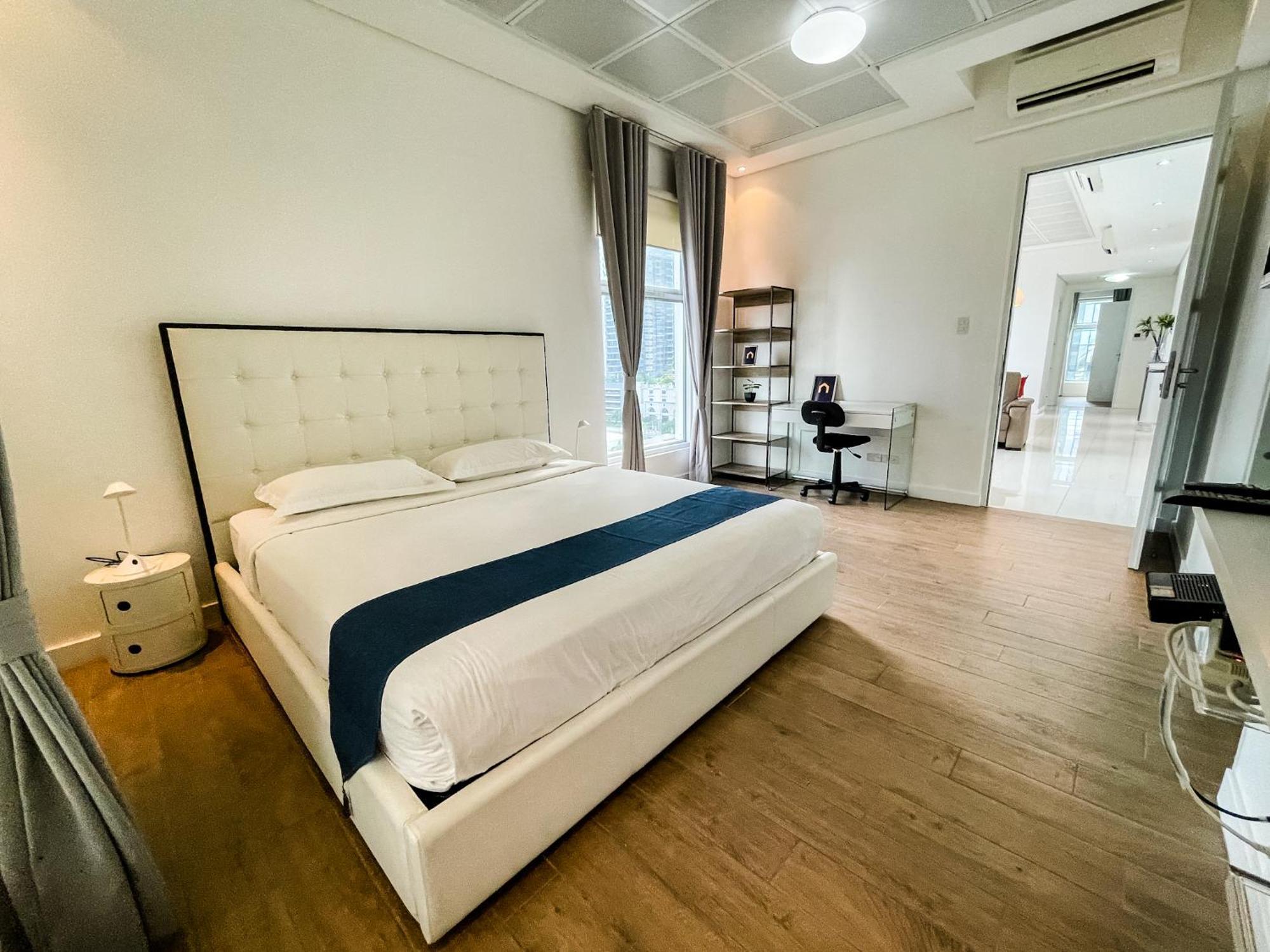 Full-serviced Residential In Uptown, Bgc * Manila