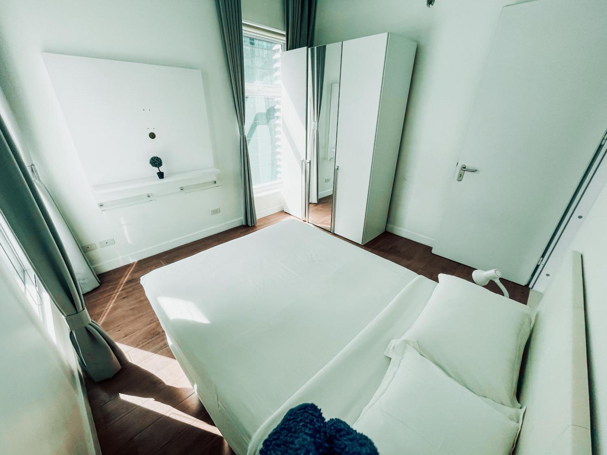 Aparthotel Full-serviced Residential In Uptown, Bgc *