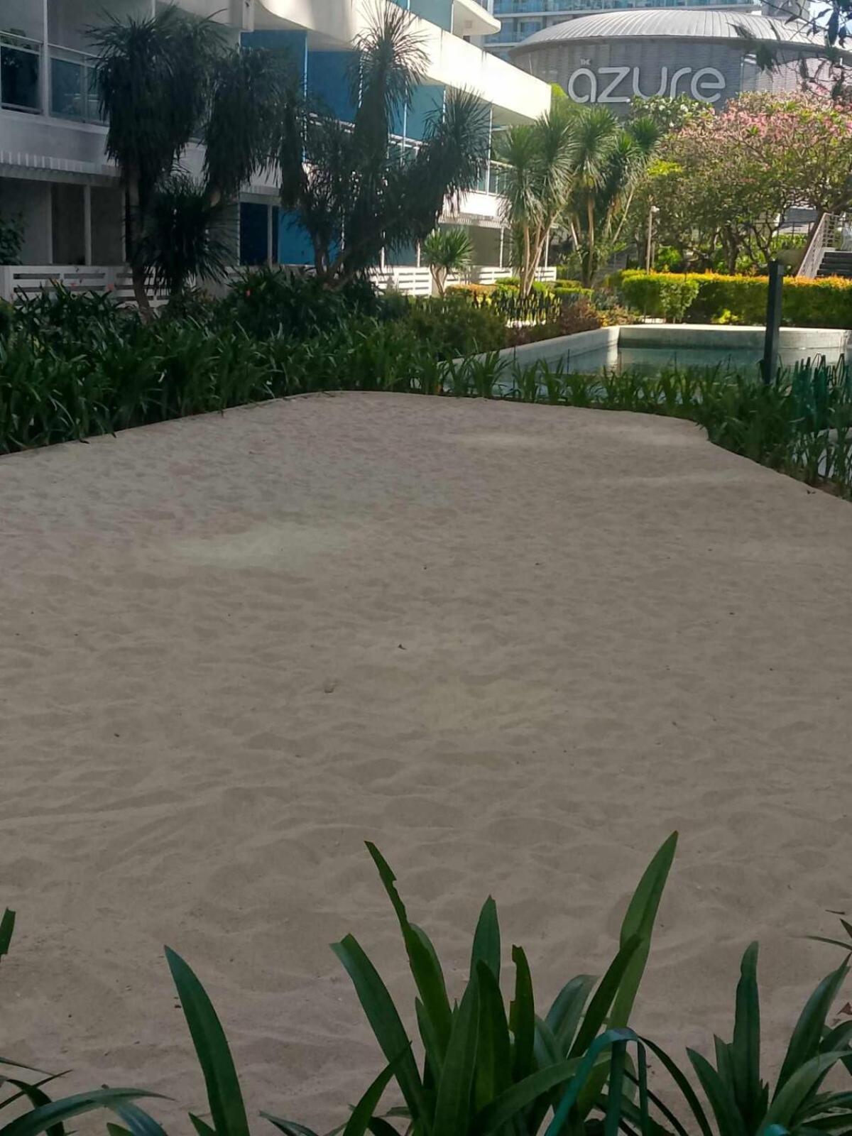 Azure Urban With Wave Pool Access Apartment *