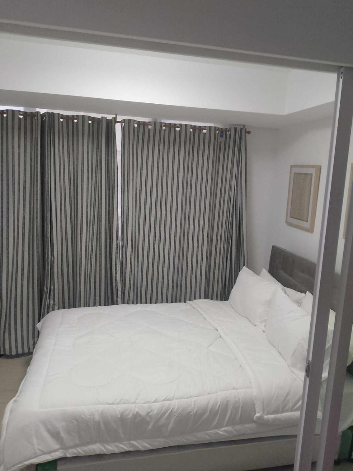 Azure Urban With Wave Pool Access * Manila