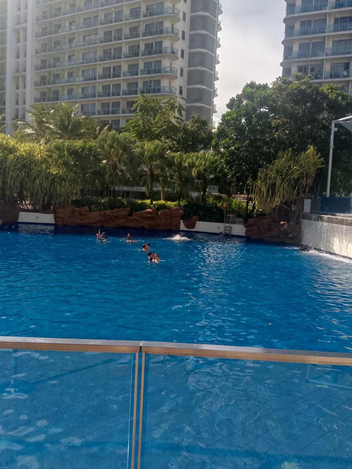 Azure Urban With Wave Pool Access *