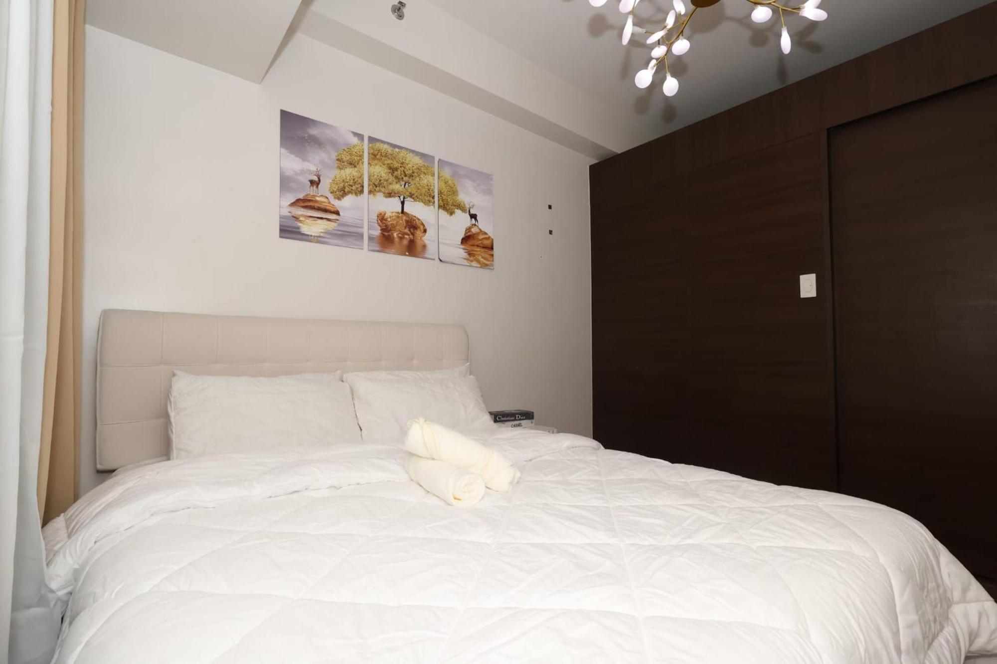 In Makati Staycation Apartment *
