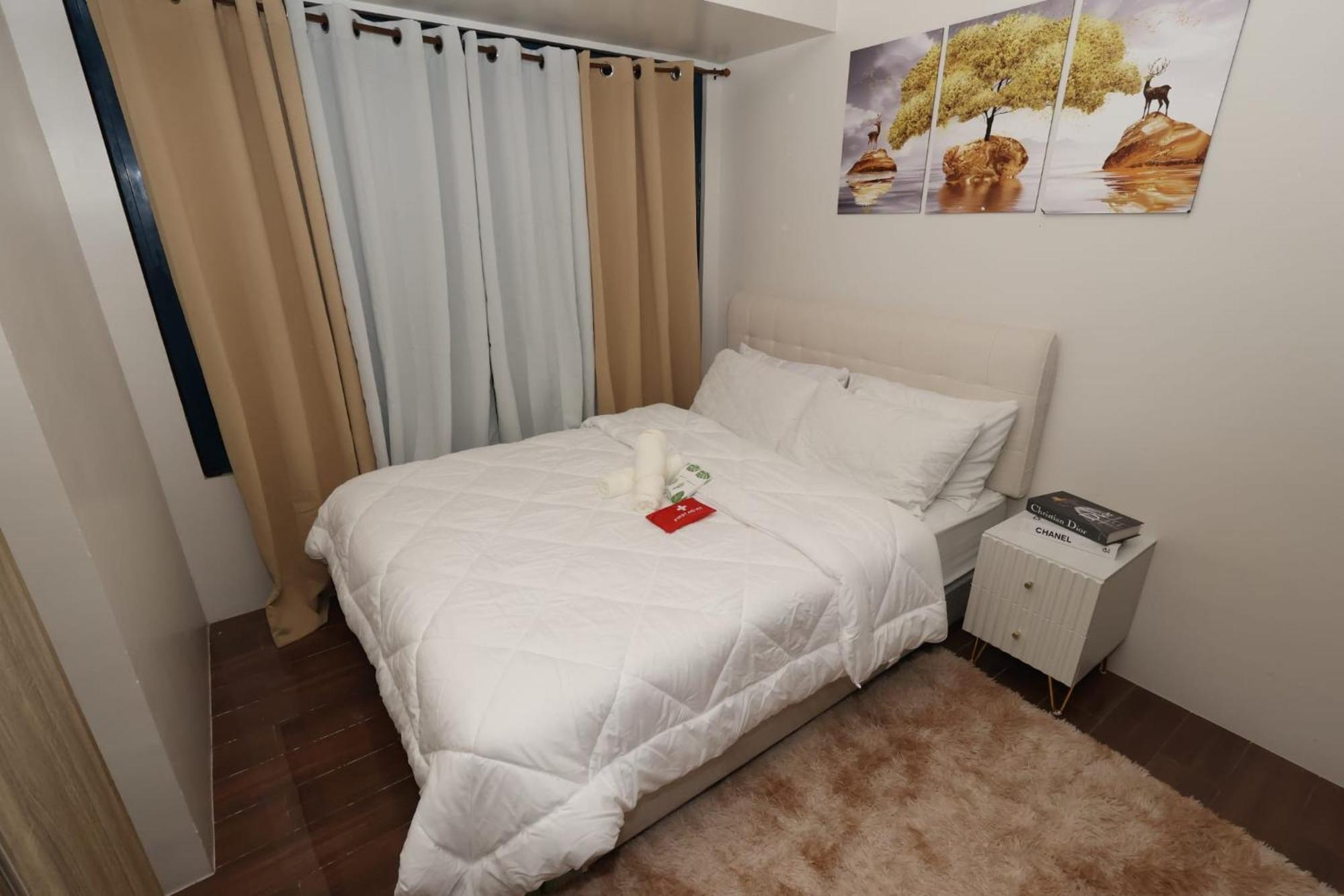 In Makati Staycation Apartment *
