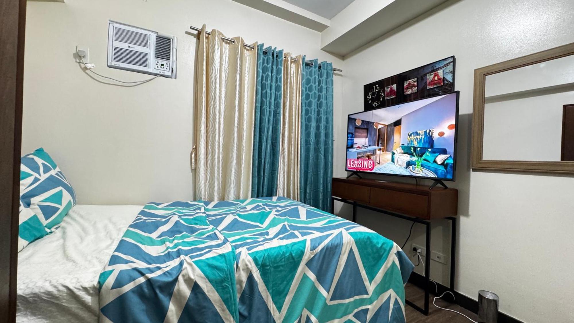 Apartment La Suitez 1420 I Skyline Views & Luxe Near Moa Manila