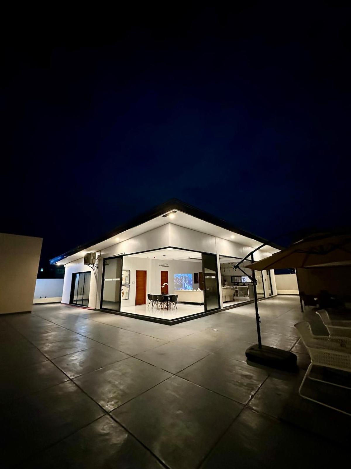 Entire Luxe Penthouse For Private Parties Apartment