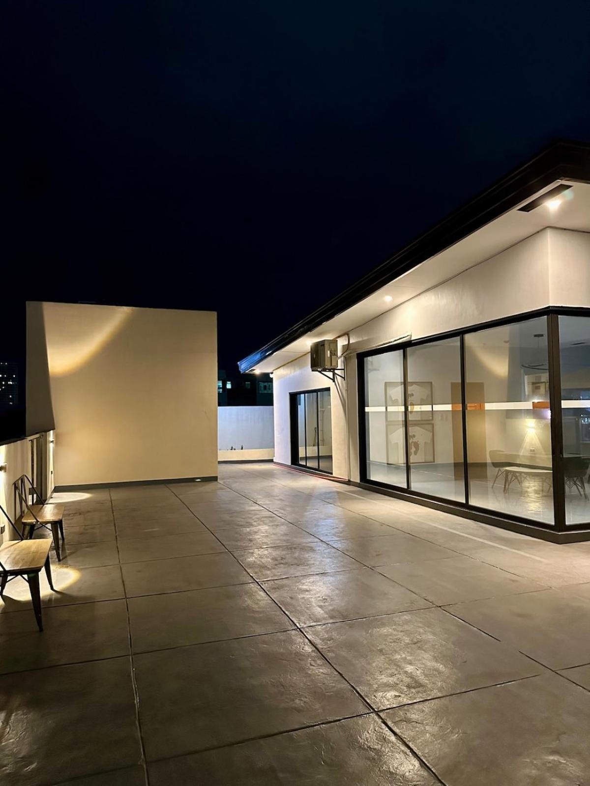 Entire Luxe Penthouse For Private Parties Apartment