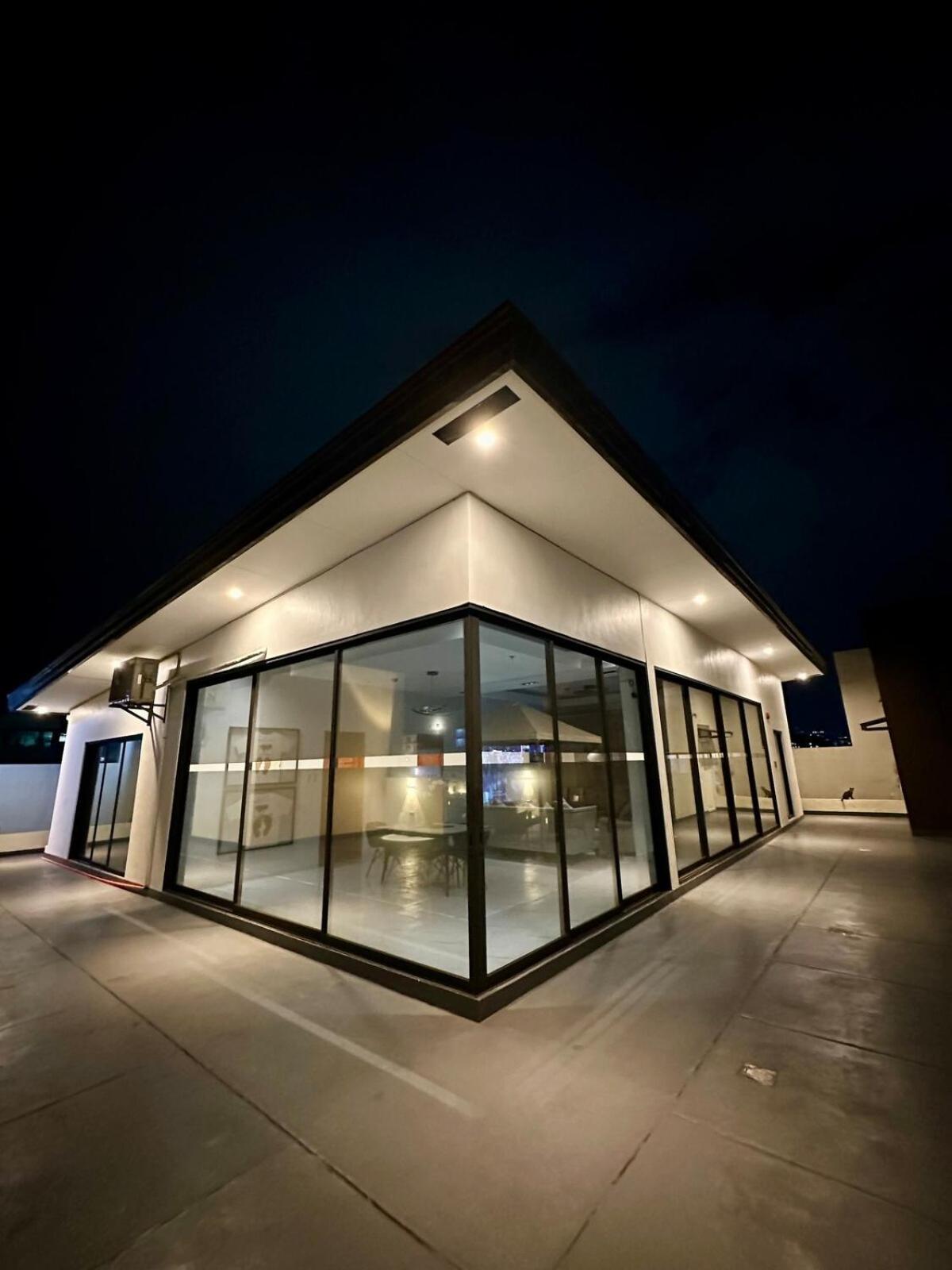 Entire Luxe Penthouse For Private Parties Apartment *