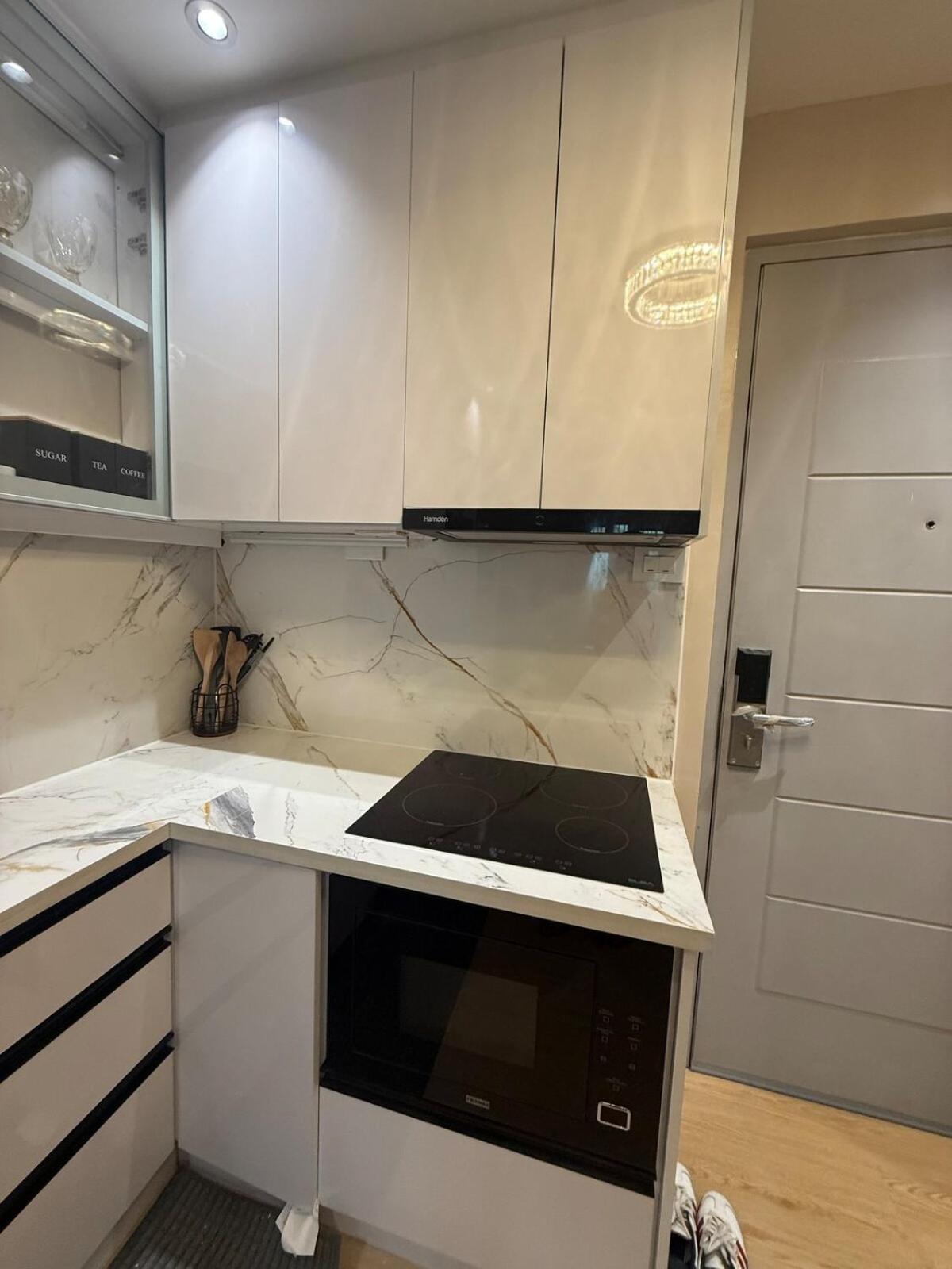 Yassis 2br Luxury Unit In Grass Apartment Manila