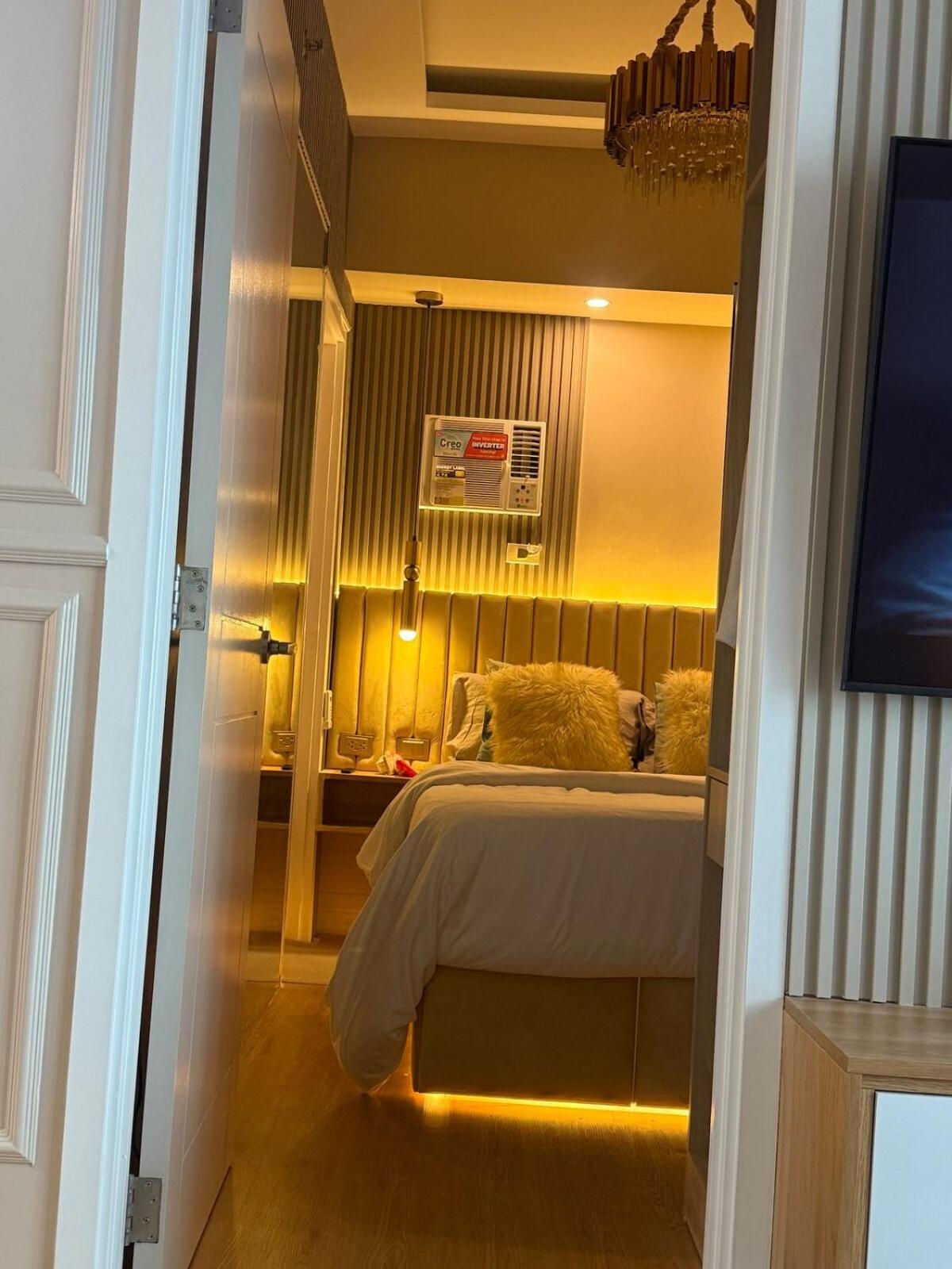 Yassis 2br Luxury Unit In Grass * Manila