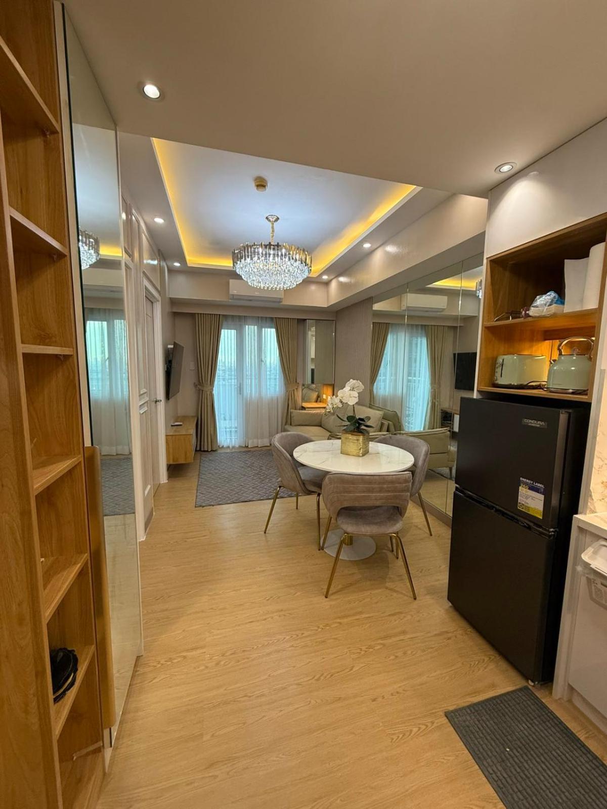 Yassis 2br Luxury Unit In Grass