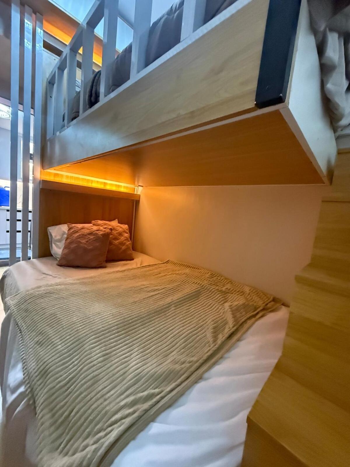 Yassis 2br Luxury Unit In Grass *