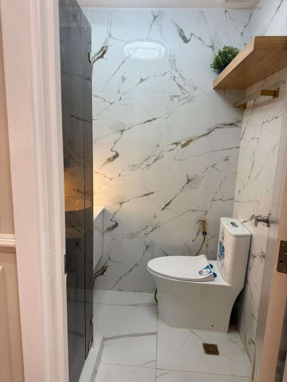 Yassis 2br Luxury Unit In Grass Apartment