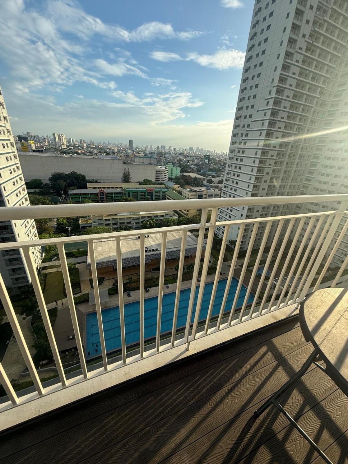 Yassis 2br Luxury Unit In Grass Apartment
