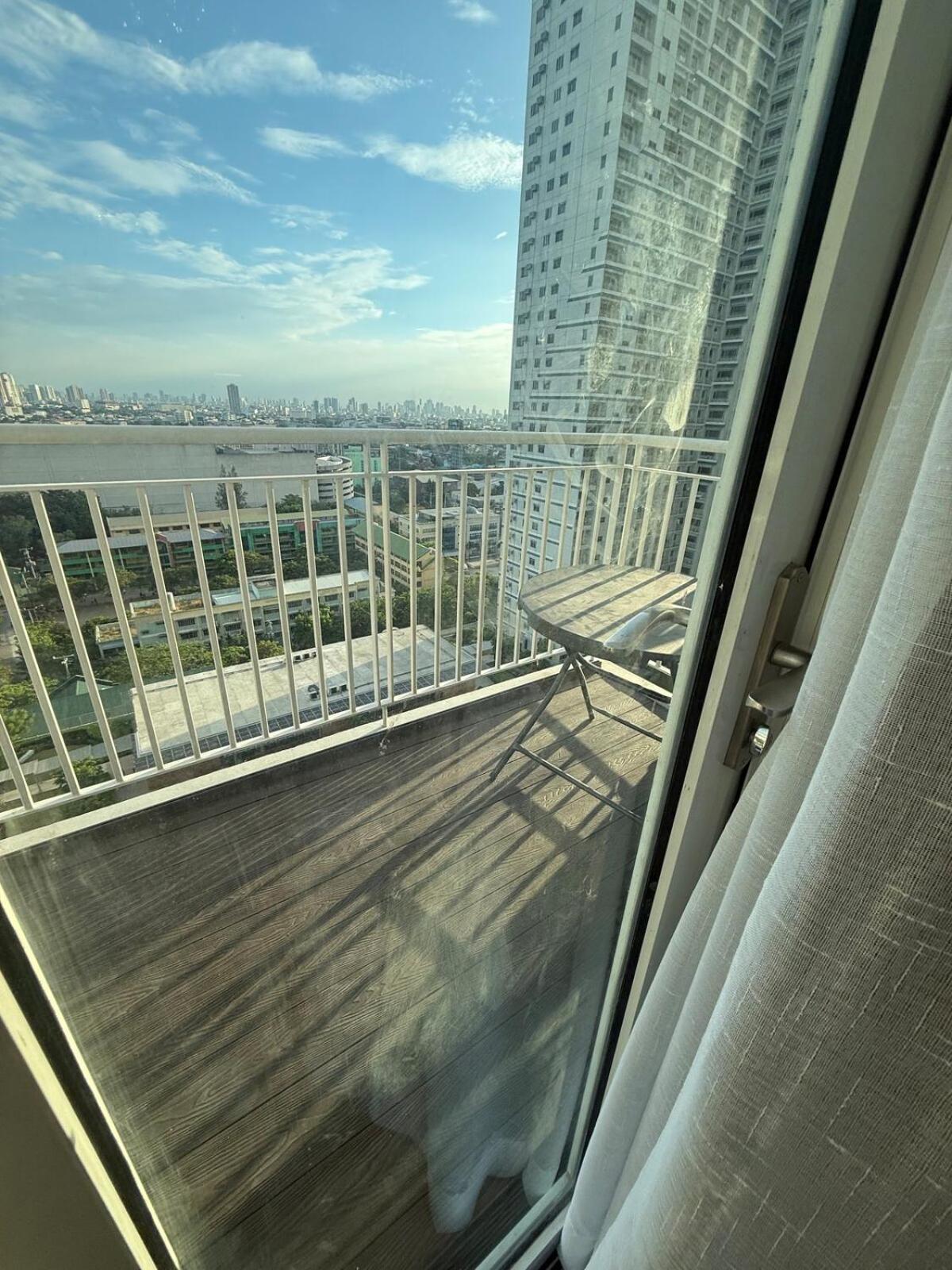 Yassis 2br Luxury Unit In Grass *