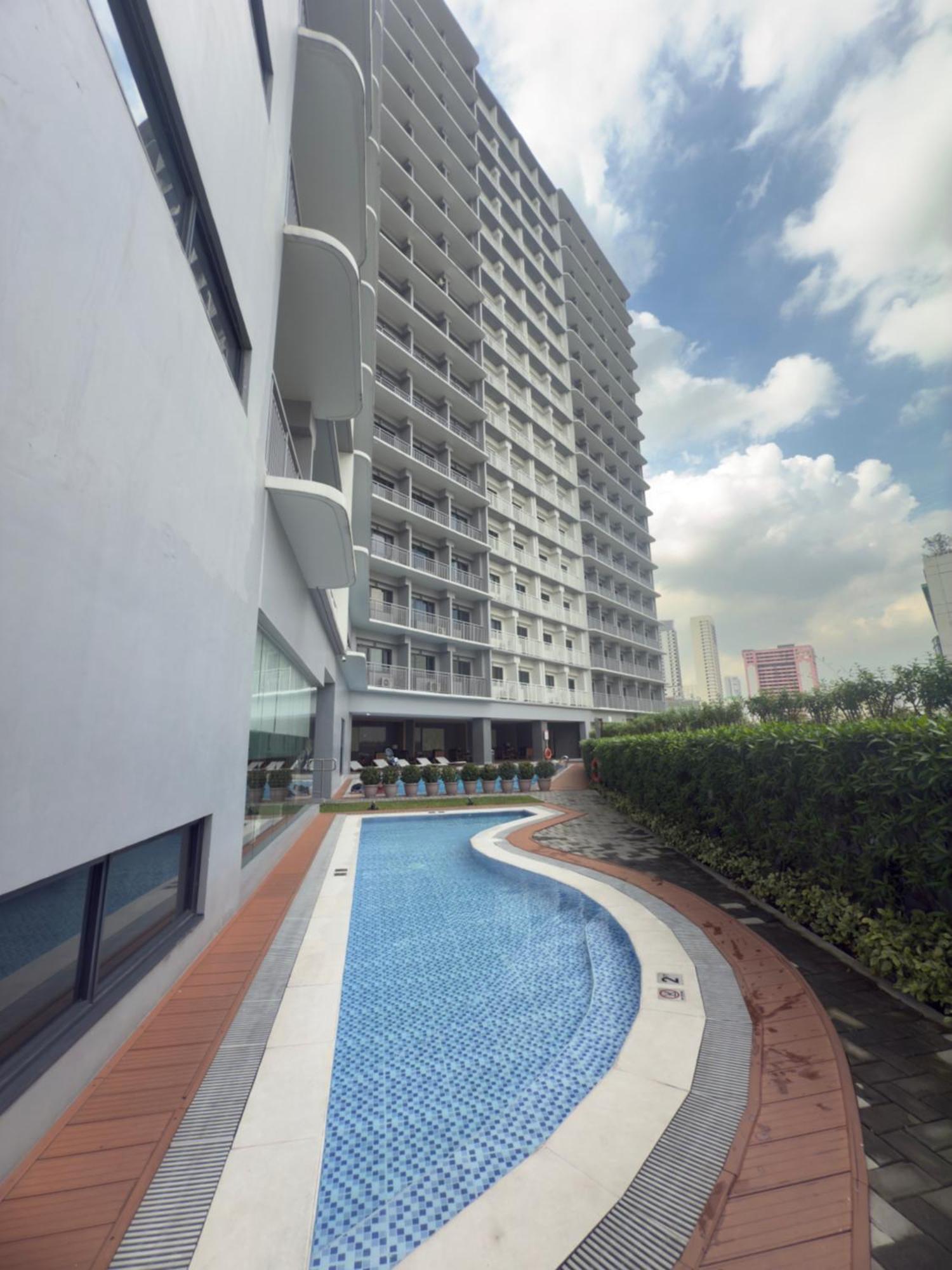 Bed & Breakfast Makati - Lush Residences
