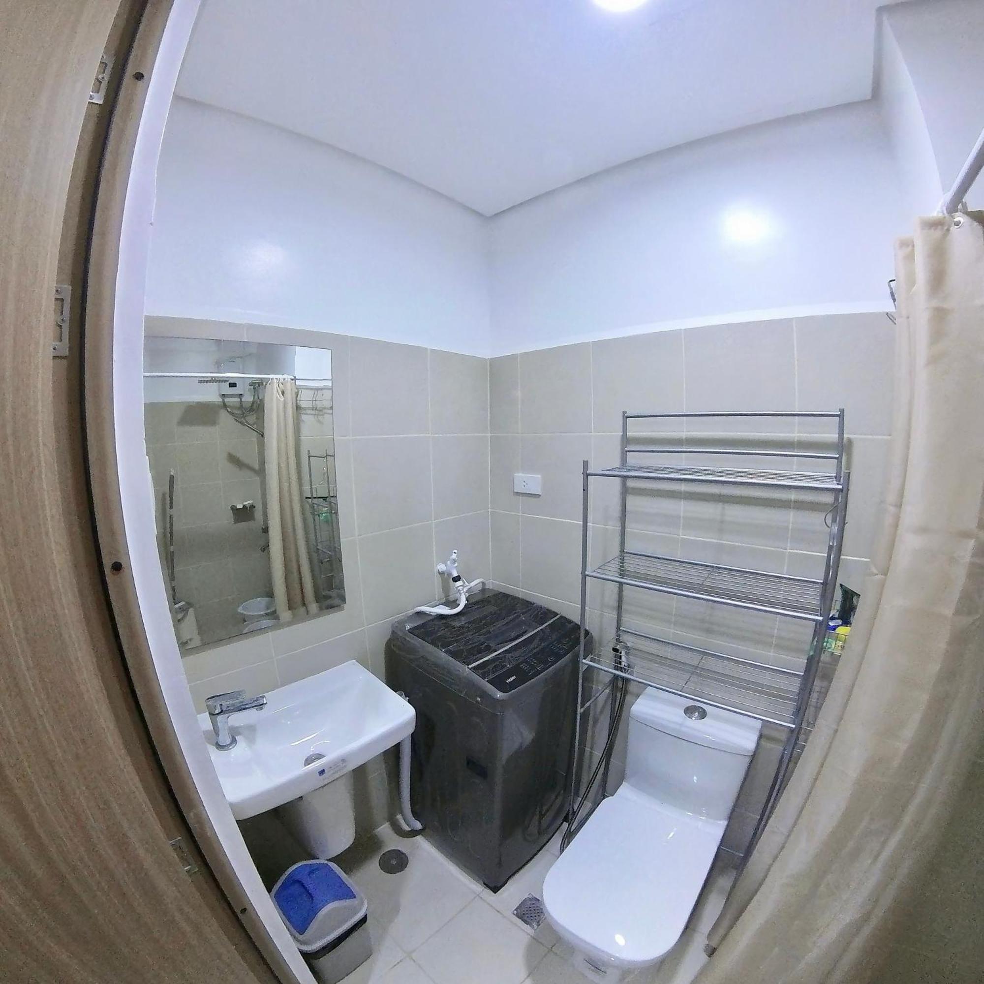 Bed & Breakfast Makati - Lush Residences *
