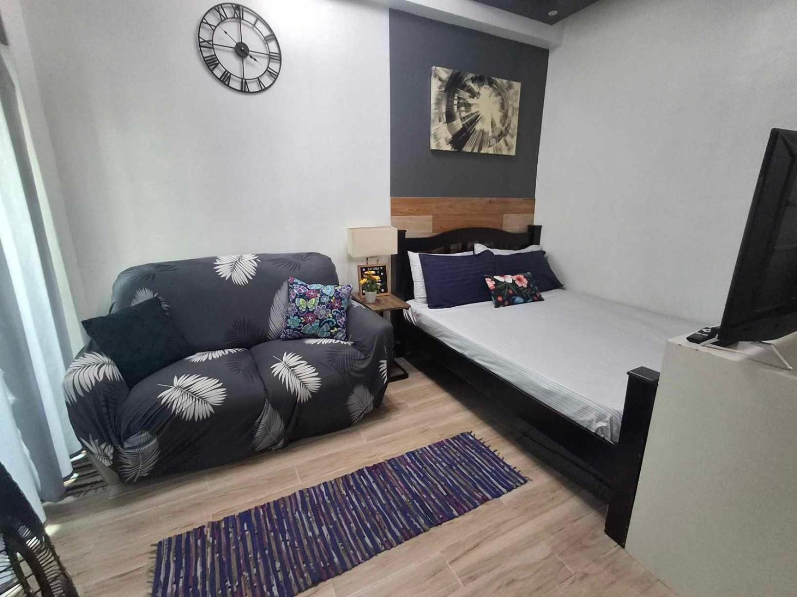 19f W Nflix & Balcony Near Rob, Pgh, Acc Usm&slmc *