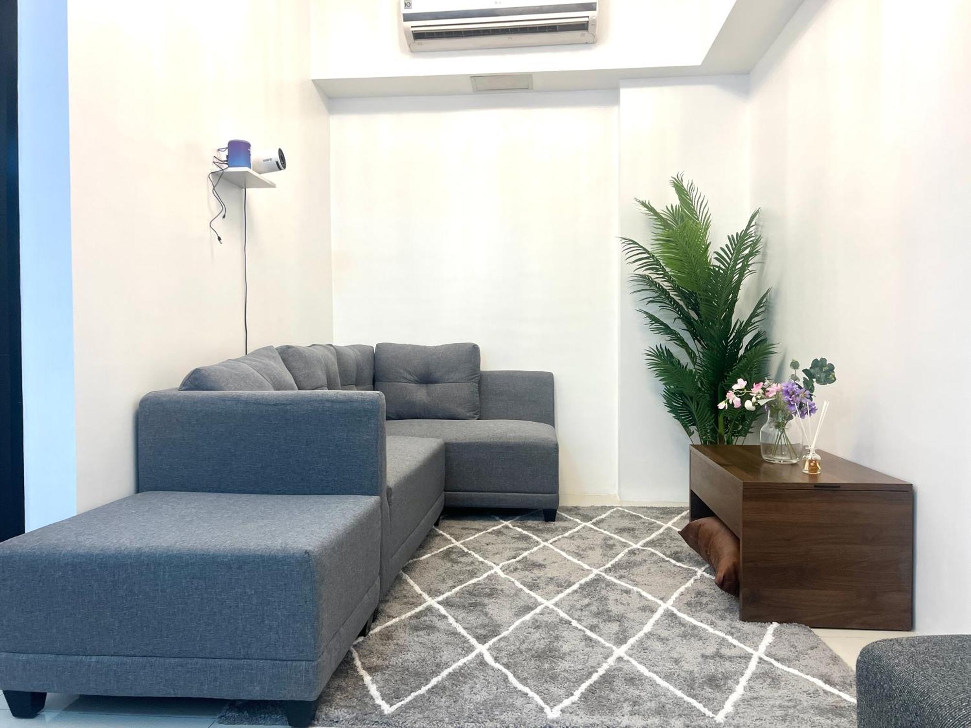 2 Bedroom 81 Newport Unit At Naia Terminal 3