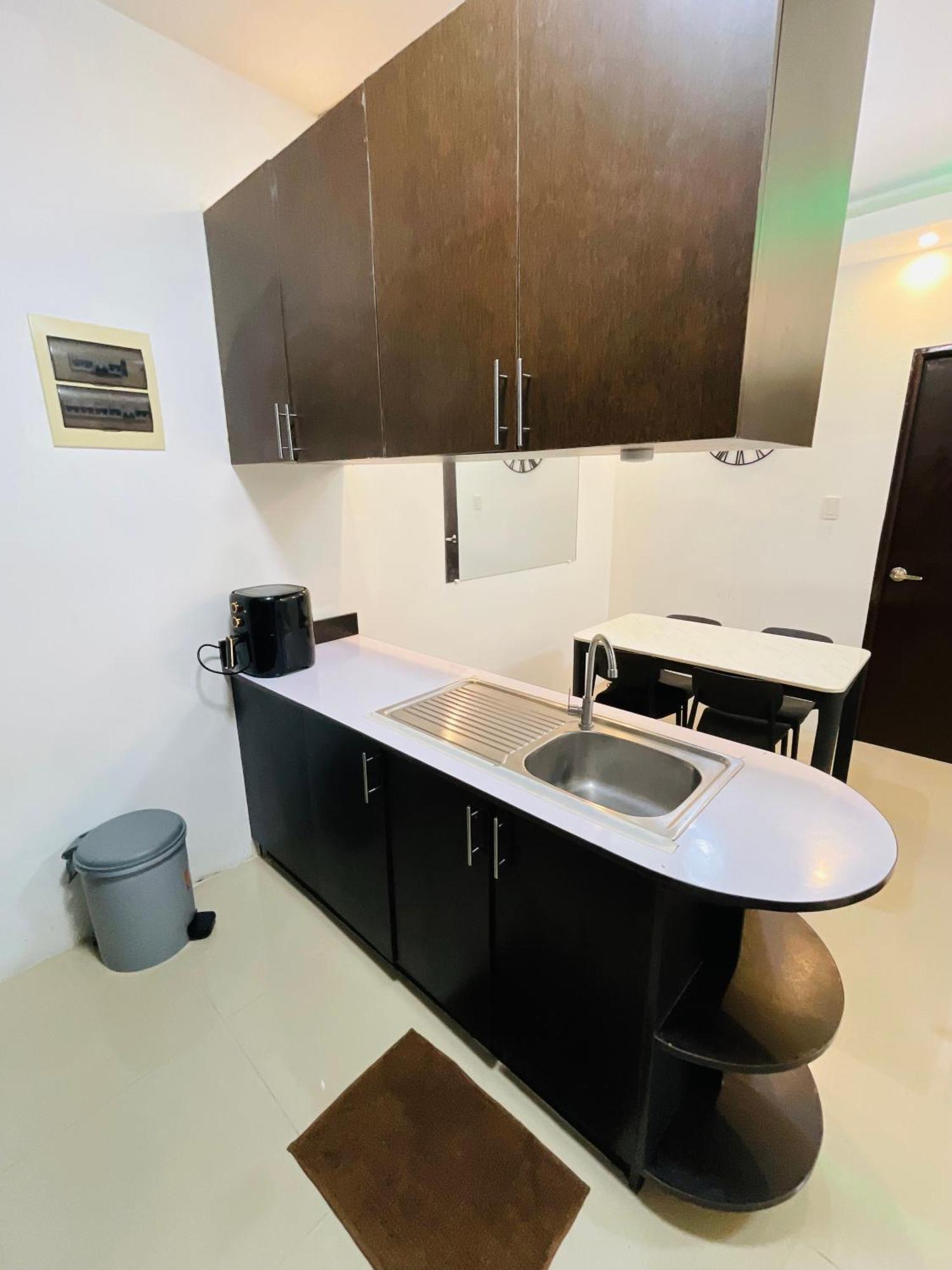 Comfortable 2 Bedroom Unit Near Airport Aparthotel