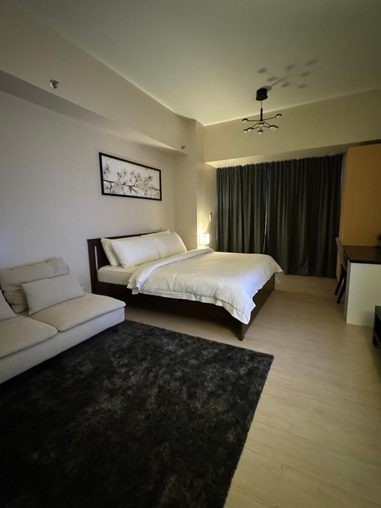 Aparthotel 81 Newport Blvd Cluster 5 Unit 3f By Rechelle Nunag