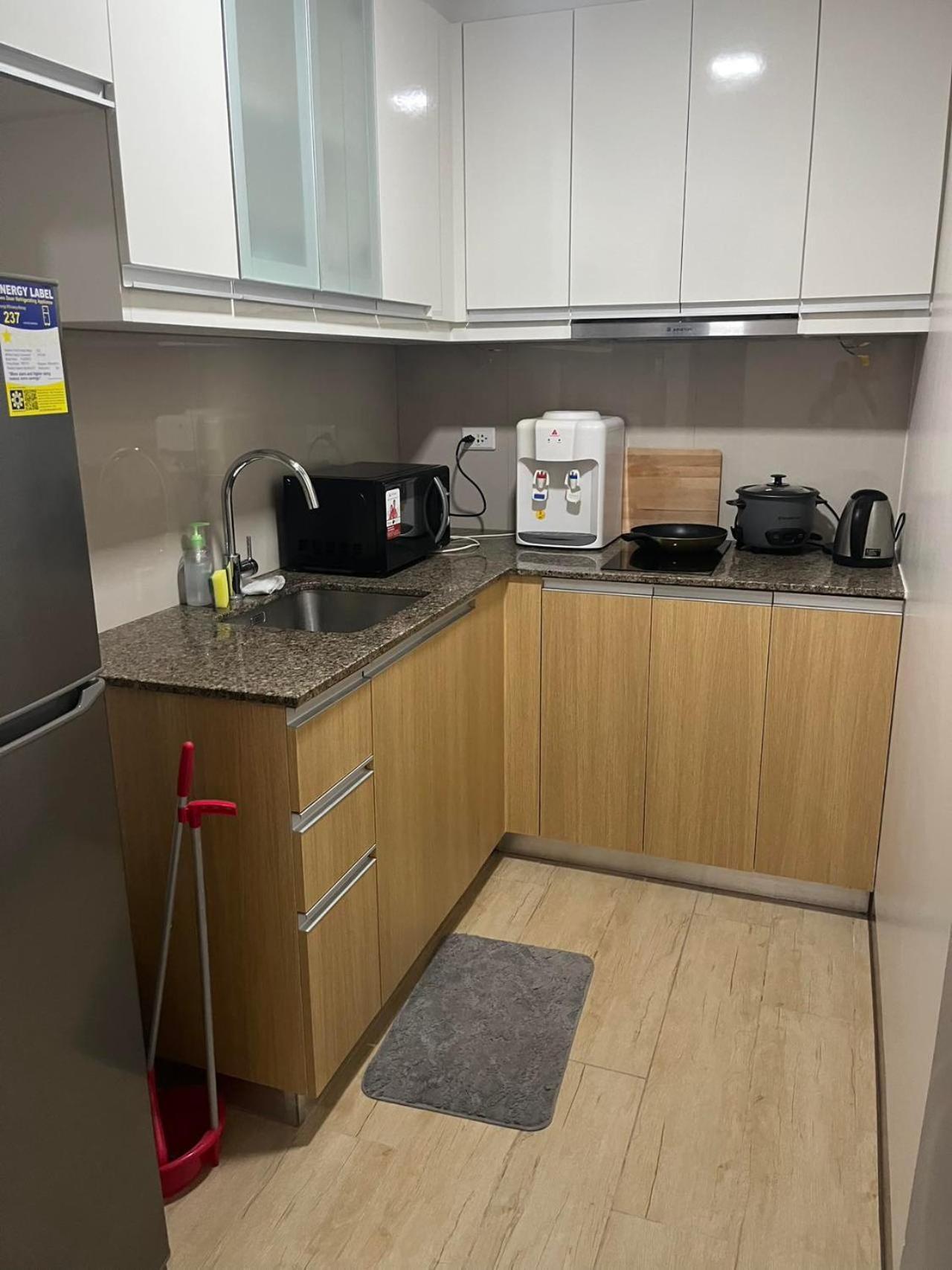Apartment Gentry Manor With Wifi,gym,pool Near Okada,naia&moa 12b Manila