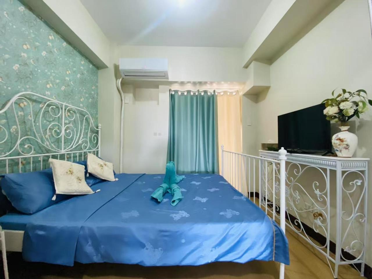 In Mandaluyong Apartment Manila
