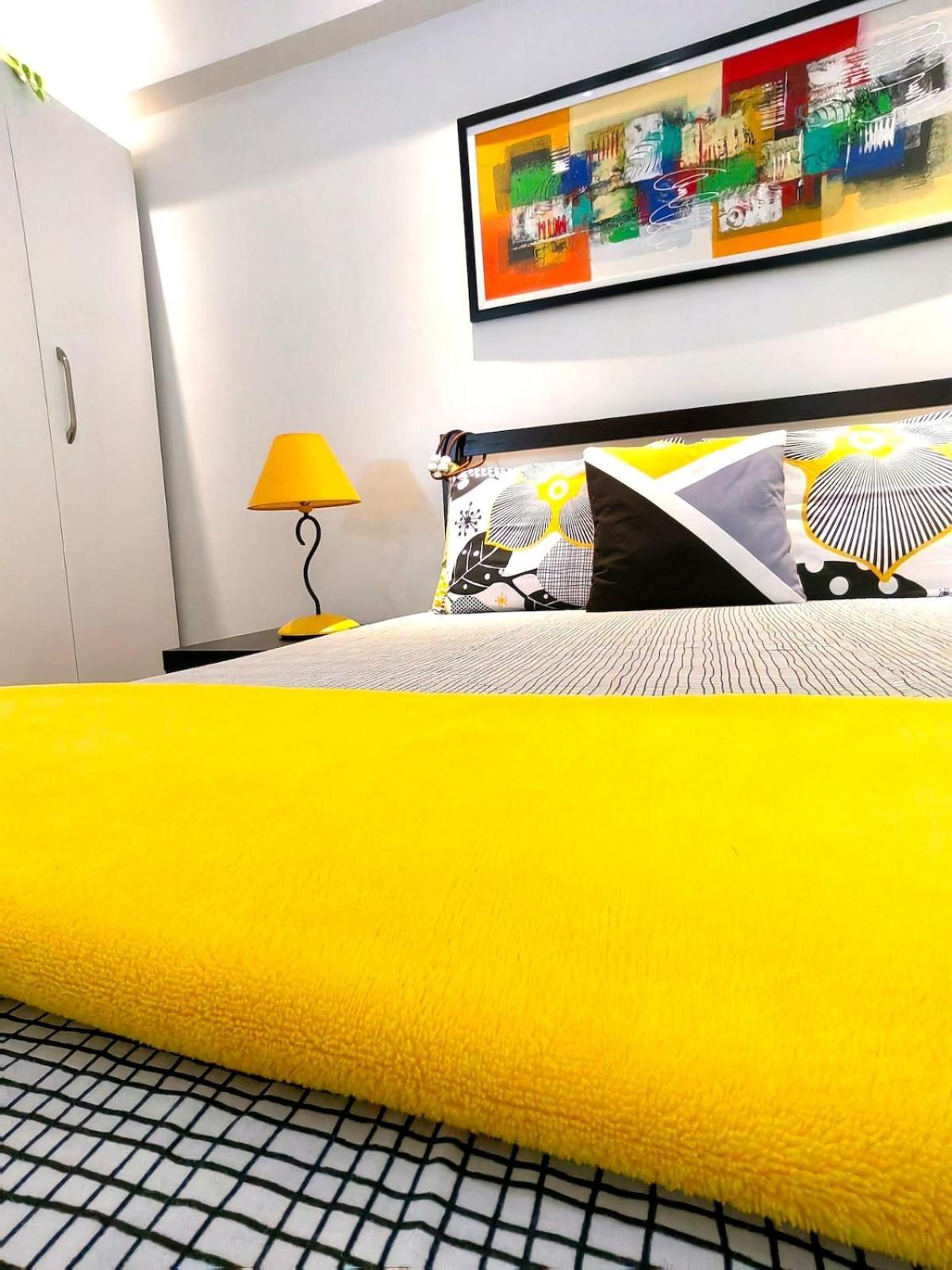 Elegant 2br Flat In Qc With Netflix And Parking!! *