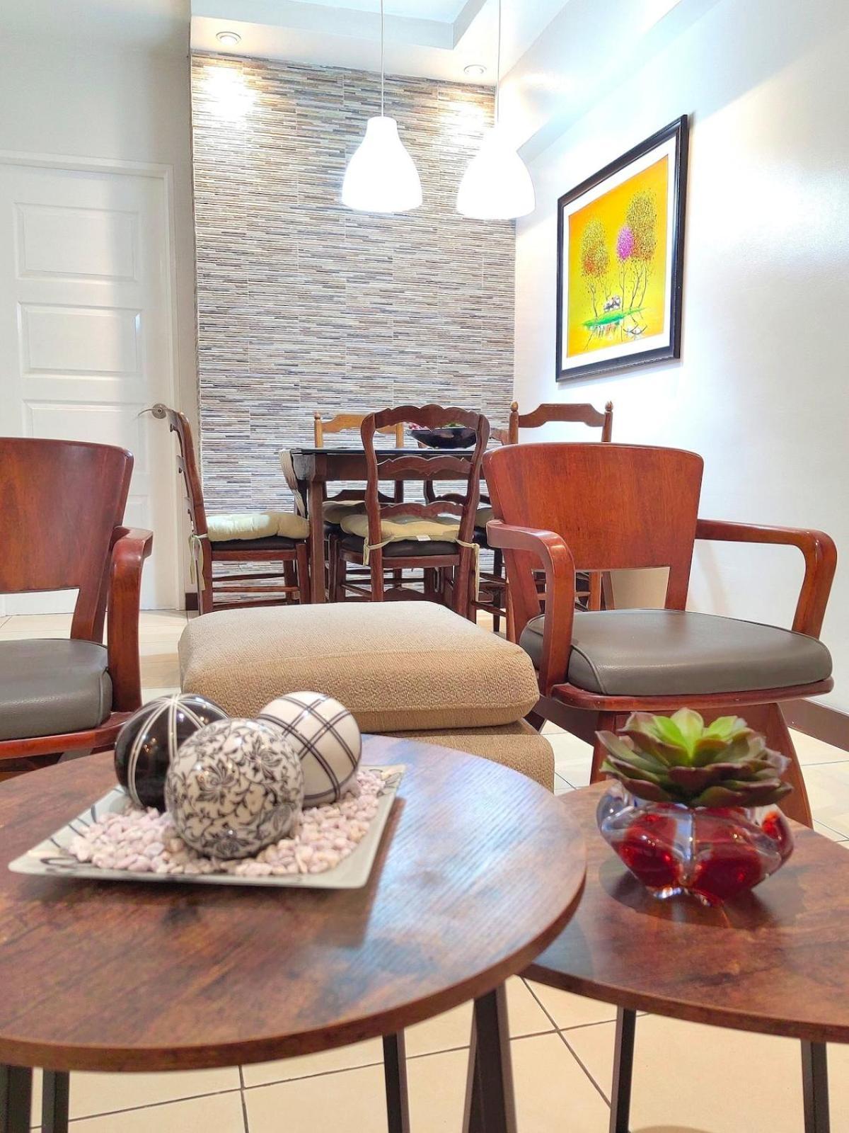 Elegant 2br Flat In Qc With Netflix And Parking!!