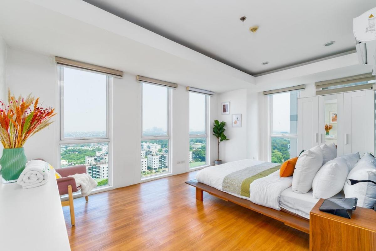 Luxe With 180 Stunning Views Apartment