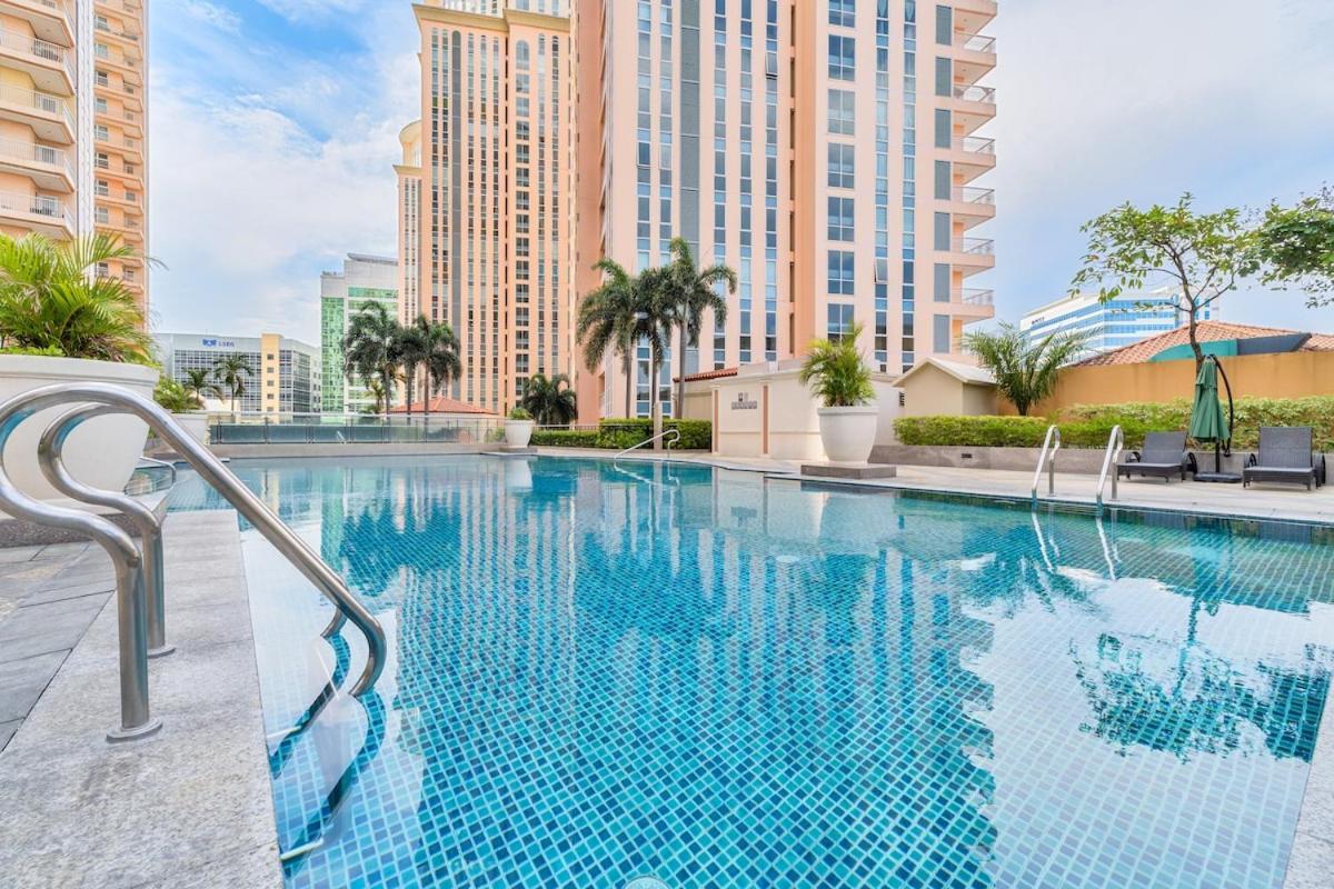 Luxe With 180 Stunning Views Apartment Manila