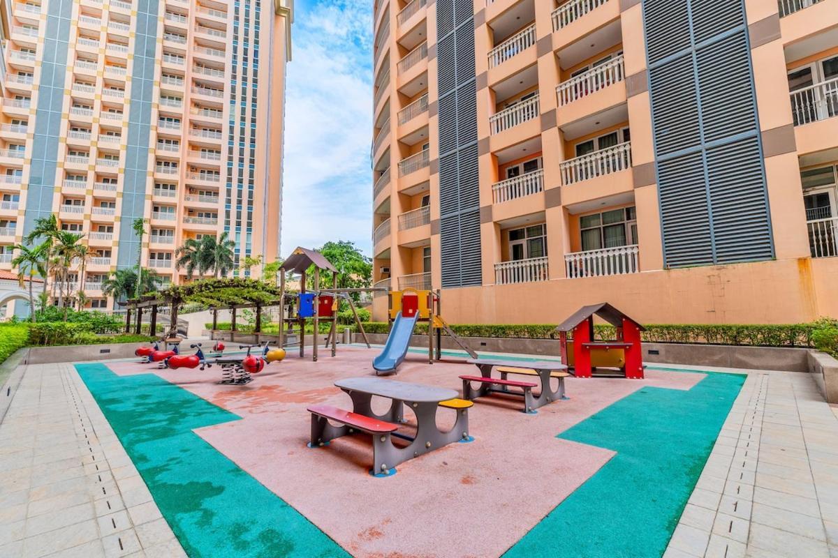 Luxe With 180 Stunning Views Apartment Manila