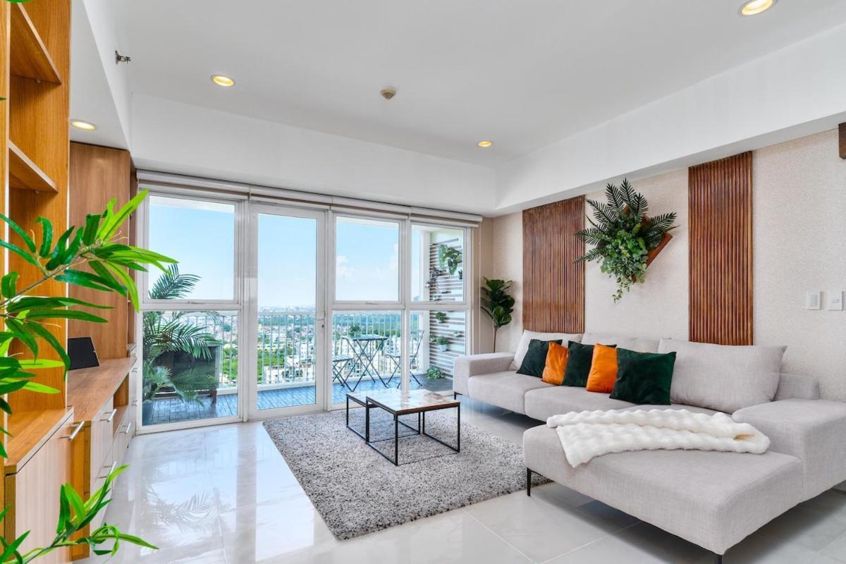 Luxe With 180 Stunning Views Manila