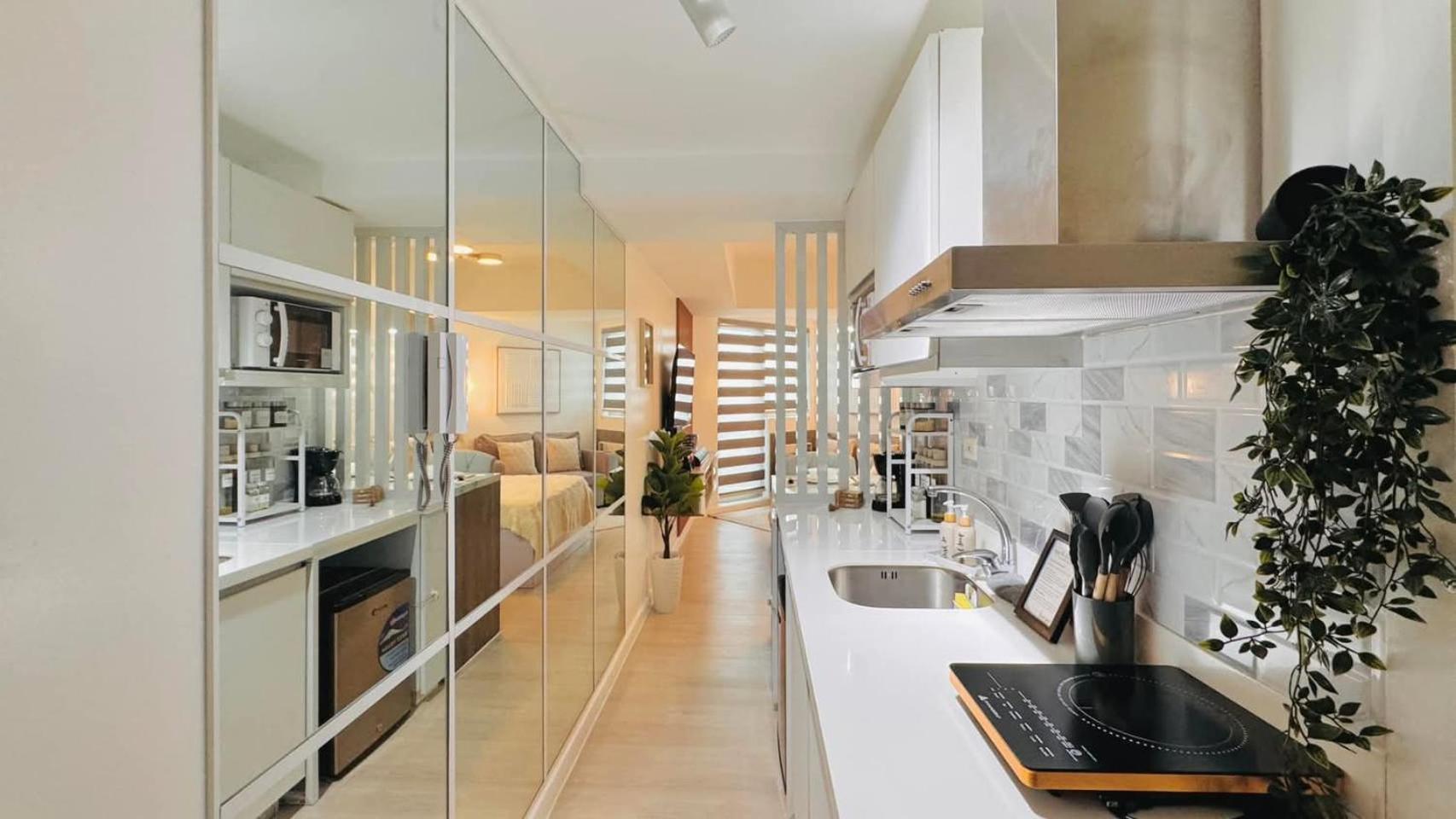 Avi's Azure Staycation Apartment
