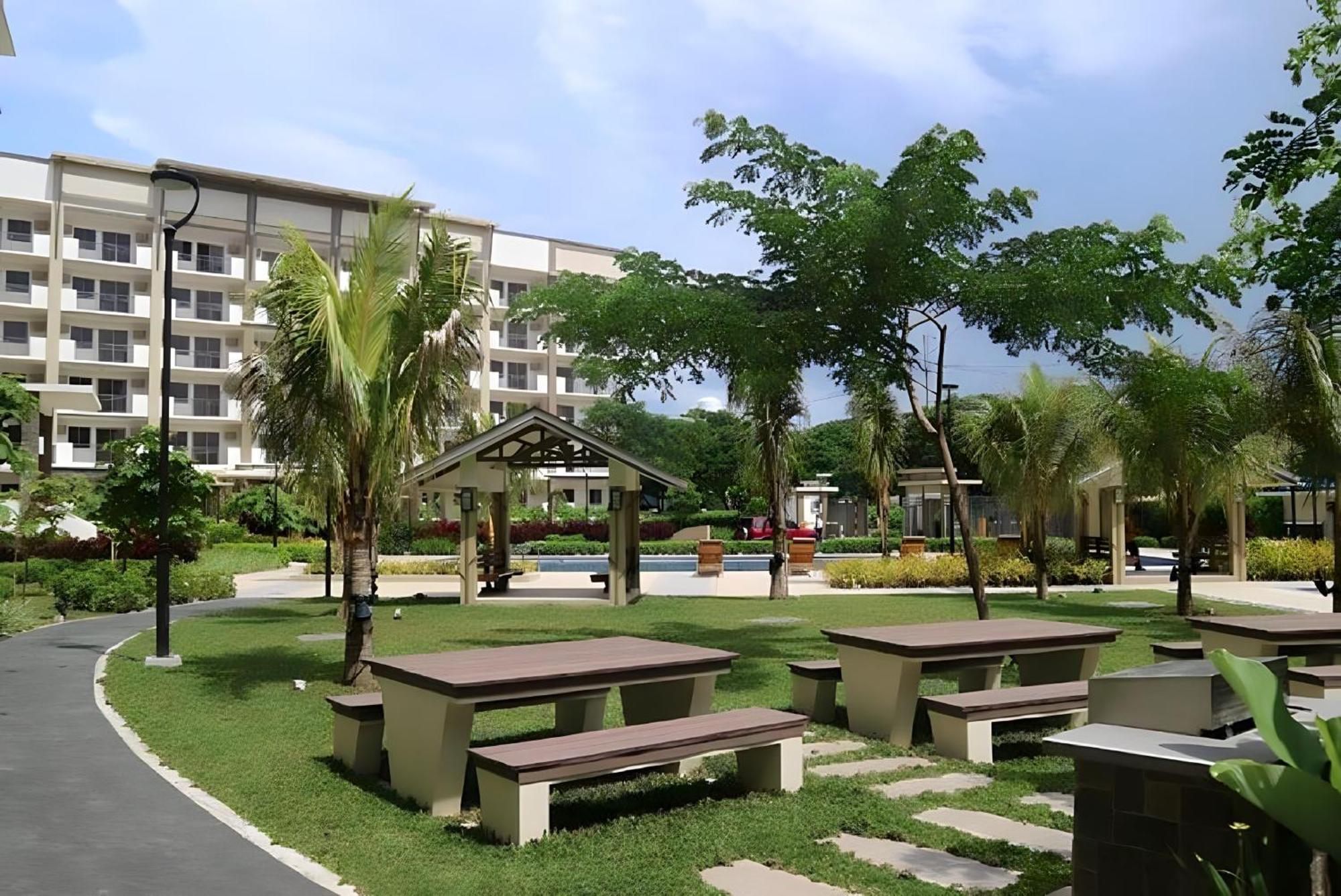 Apartment Stylish & Spacious Place Near Bgc Fast Wi-fi *