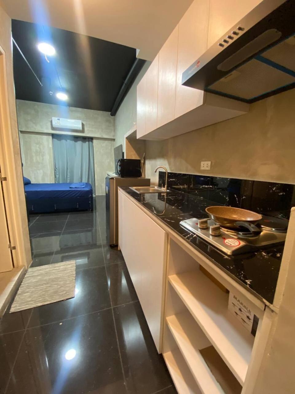 Apartment Netflix And Chill & Pool Access With Overlooking Qc Manila