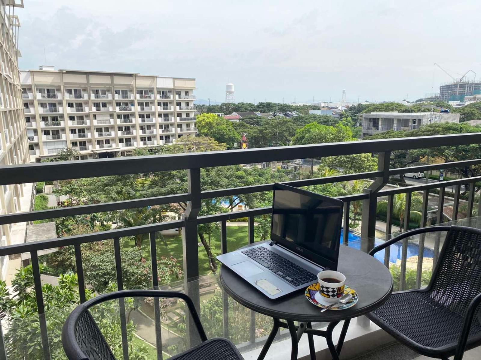 Apartment Stylish & Spacious Place Near Bgc Fast Wi-fi Manila