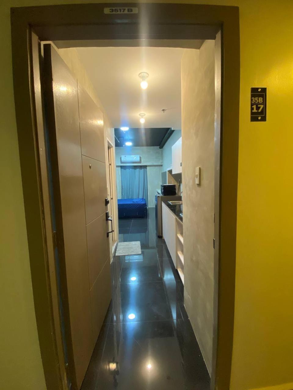 Netflix And Chill & Pool Access With Overlooking Qc Apartment *