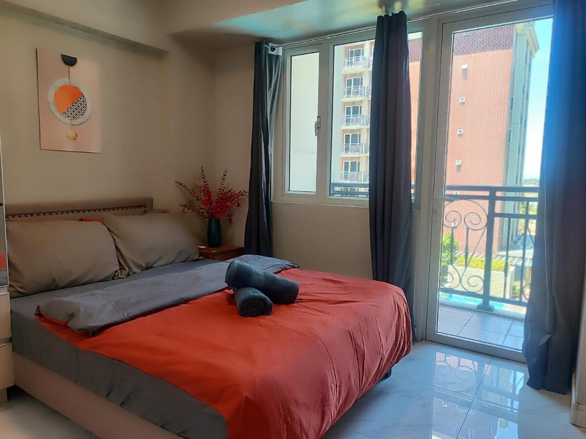 With Balcony And Free Pool Usage *