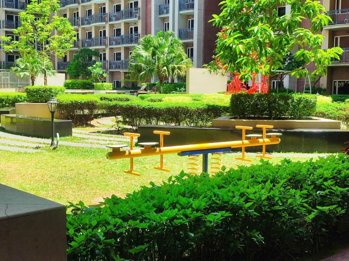 Apartment With Balcony And Free Pool Usage *