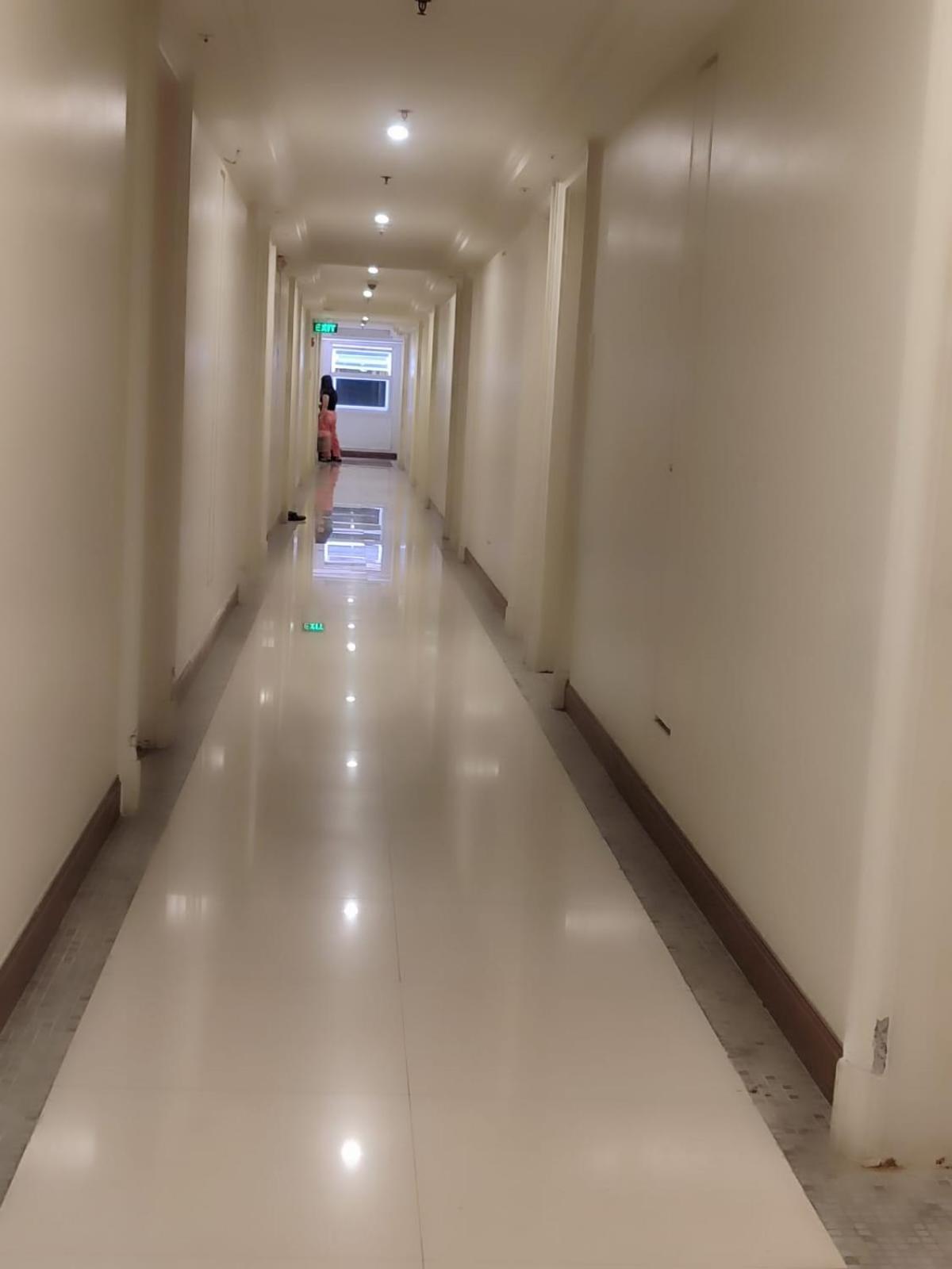 With Balcony And Free Pool Usage Apartment