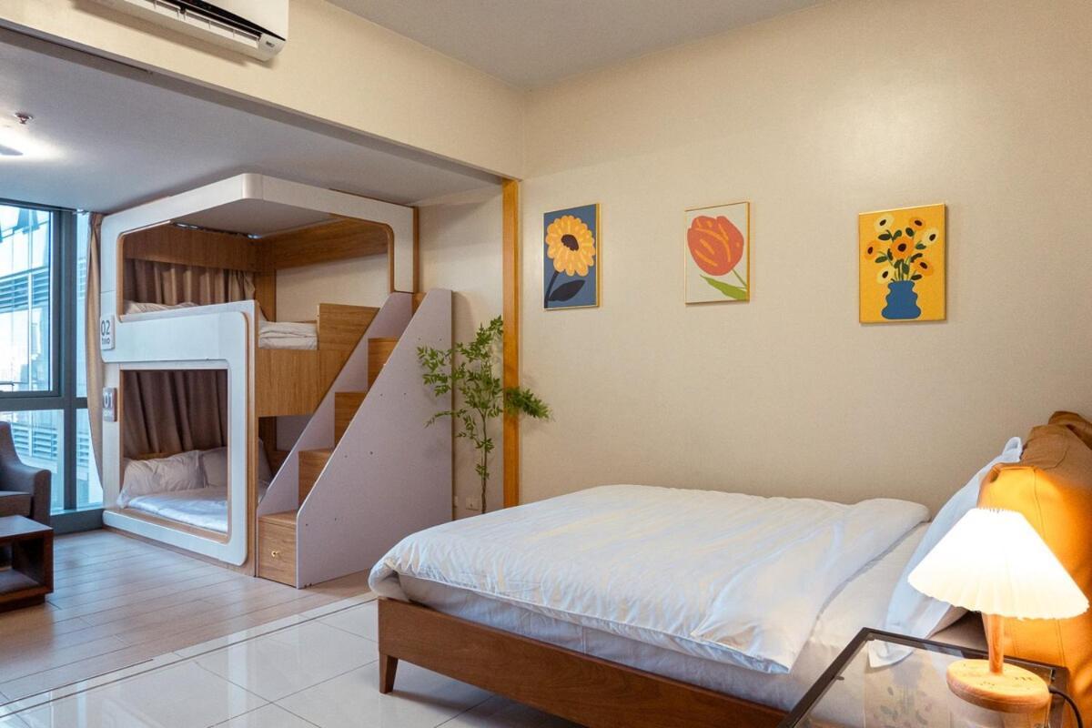 Apartment Uptown Bgc Spacious Unit - 1 Queen Bed And Bunkbed Manila