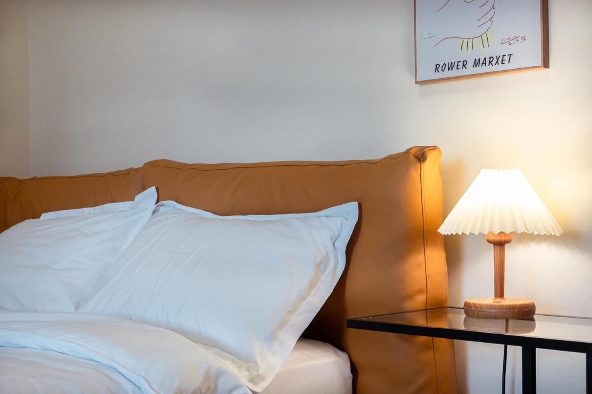 Uptown Bgc Spacious Unit - 1 Queen Bed And Bunkbed Apartment *