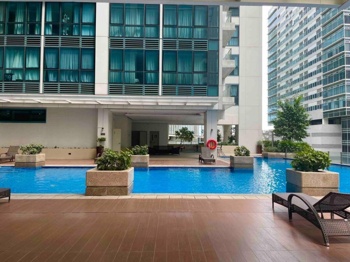 Uptown Bgc Spacious Unit - 1 Queen Bed And Bunkbed *