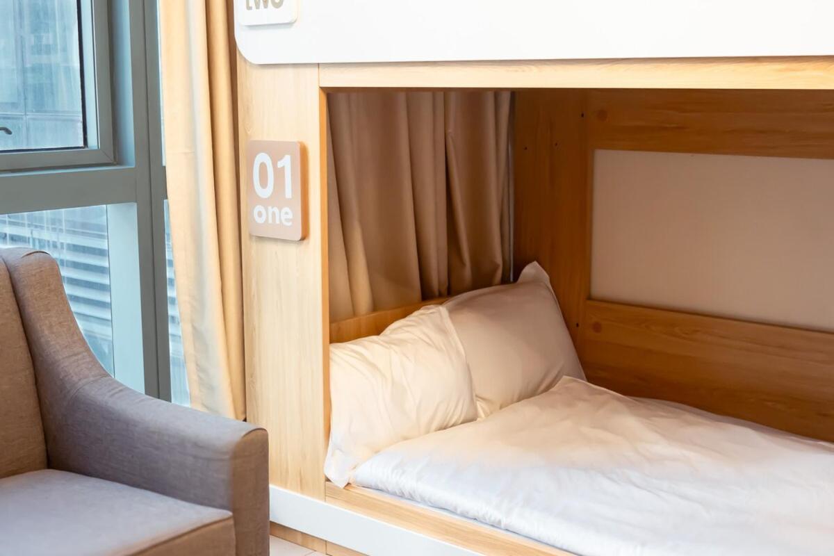 Apartment Uptown Bgc Spacious Unit - 1 Queen Bed And Bunkbed *