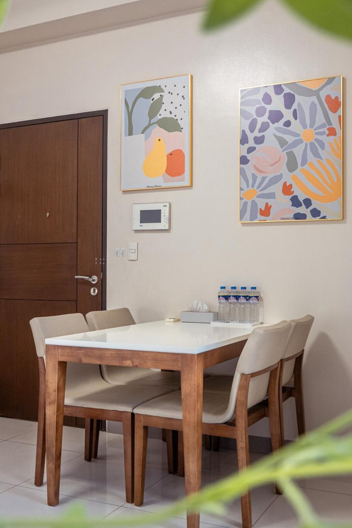 Uptown Bgc Spacious Unit - 1 Queen Bed And Bunkbed *