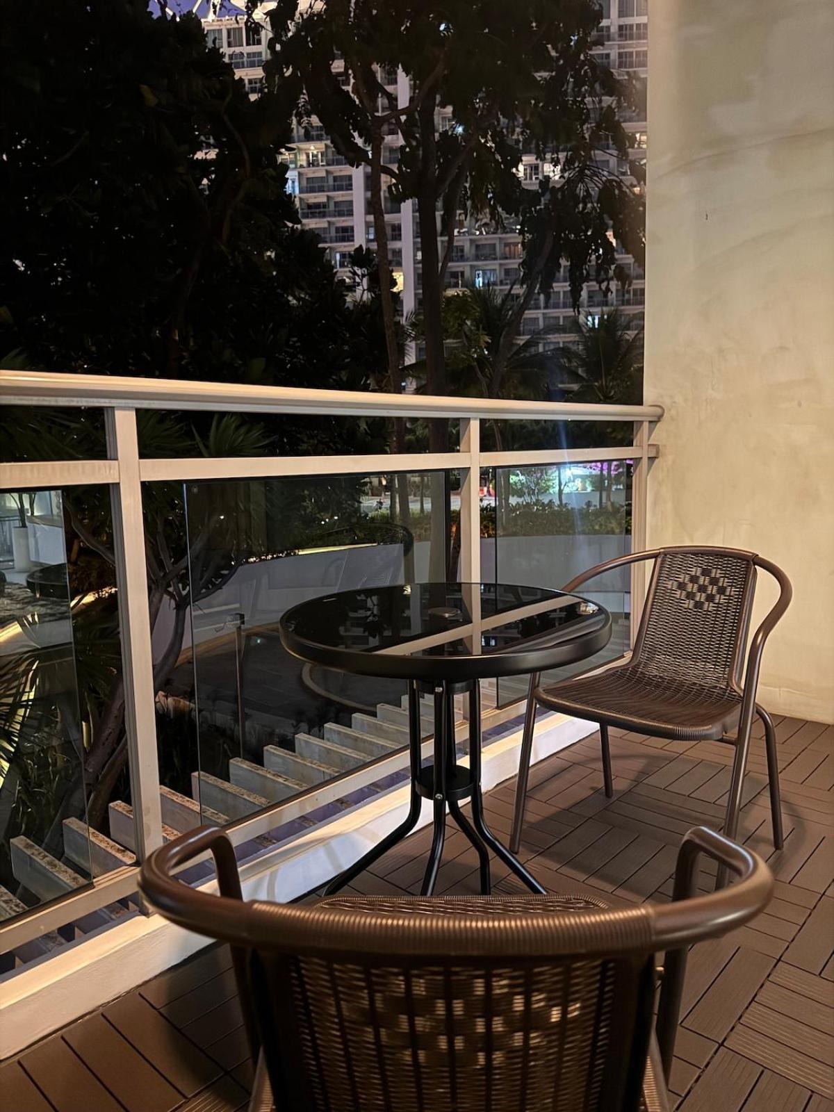 Apartment Azure Urban Resort-the Rustic Escape