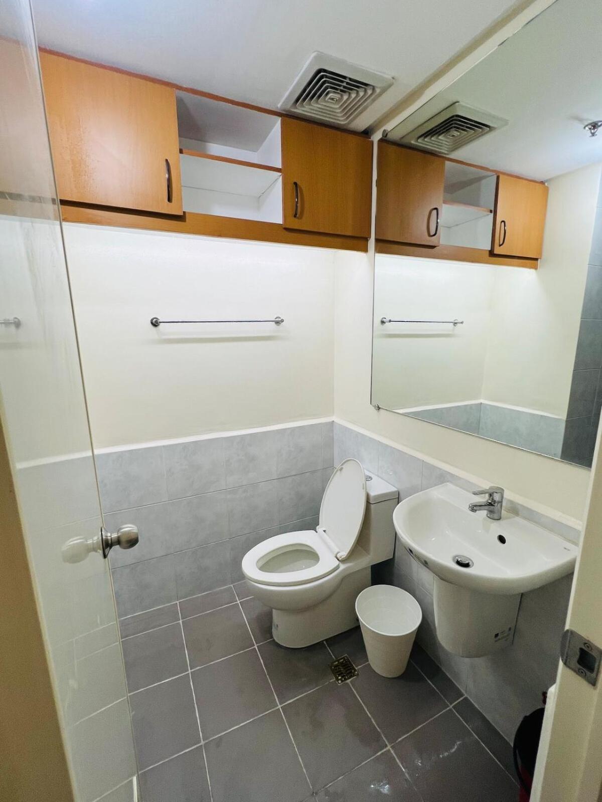 Apartment Unit 23l T-b The Pearl Place Ortigas