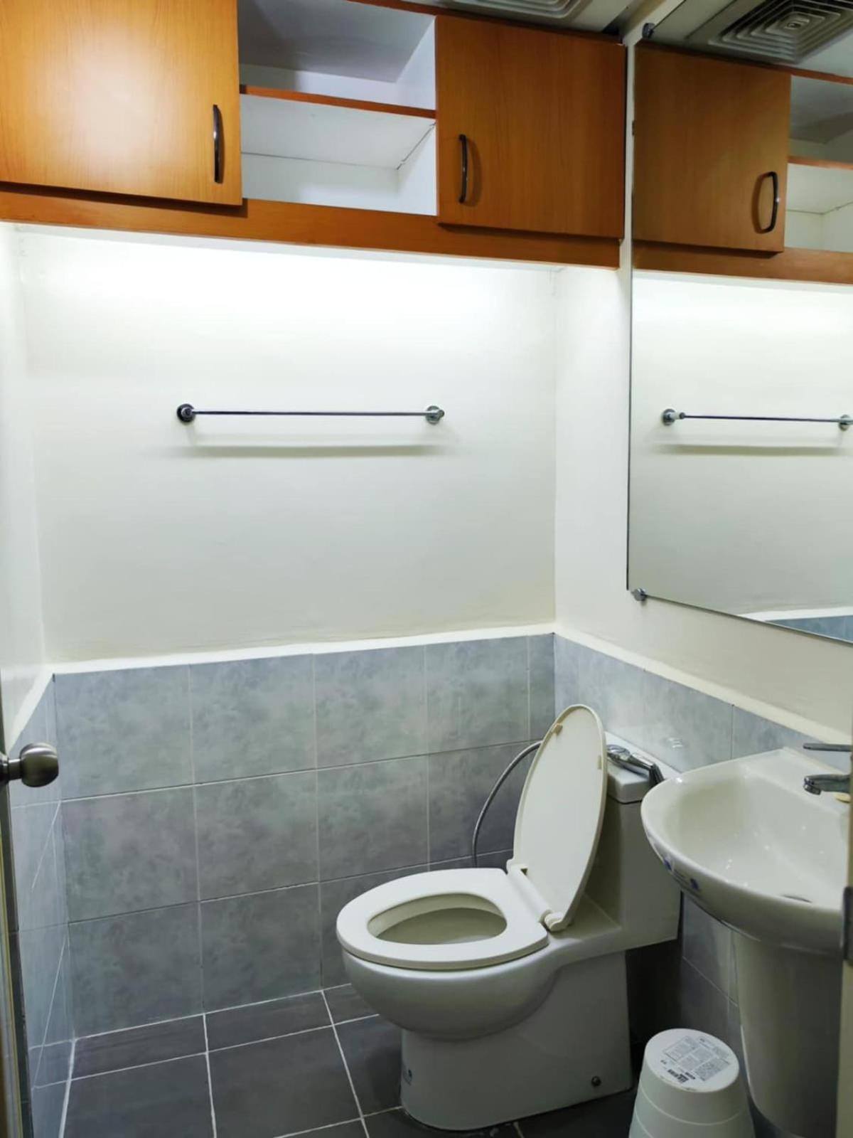 Unit 23l T-b The Pearl Place Ortigas Apartment
