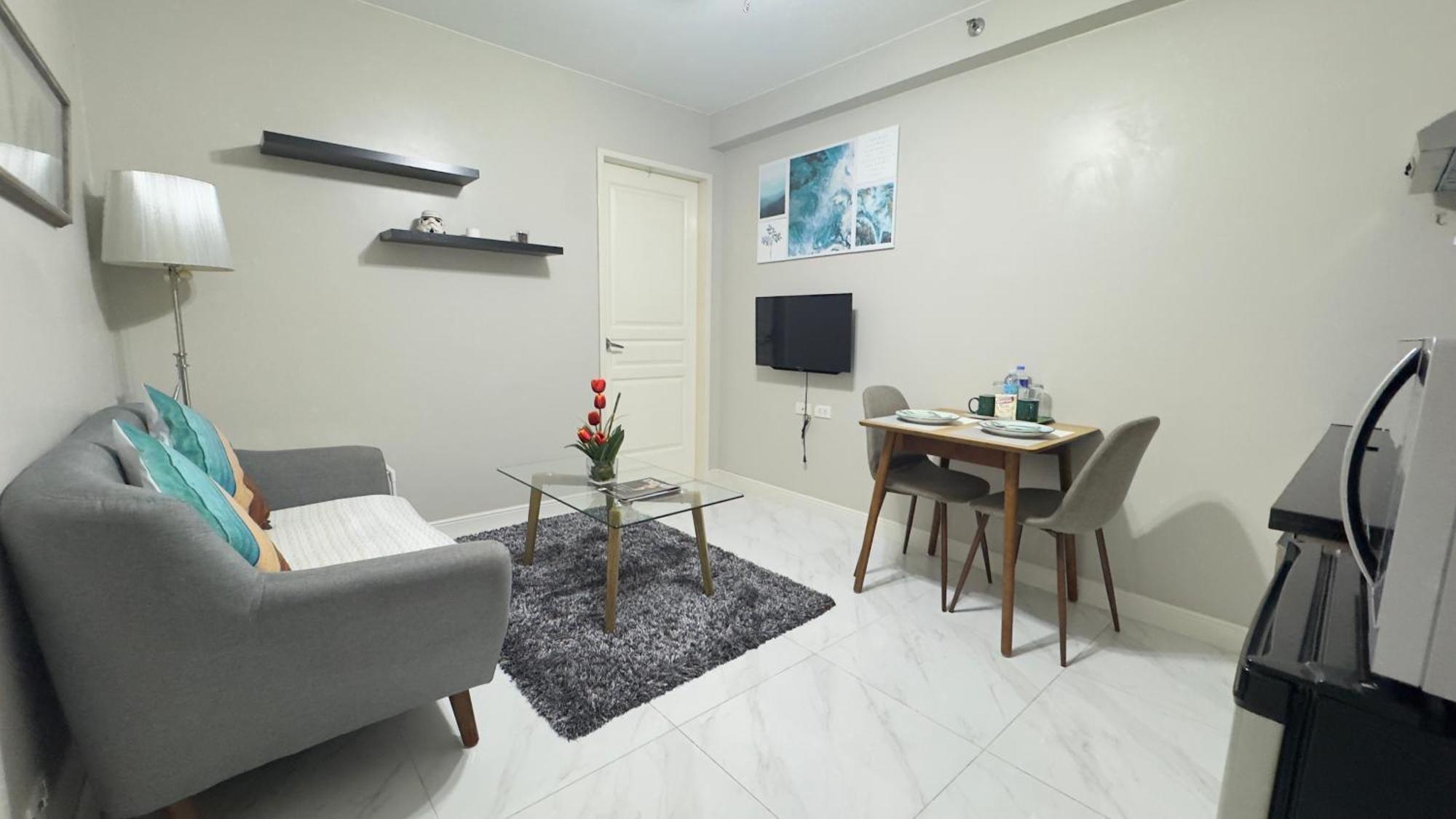 La Suitez 1616 I Monarch Parksuites Balmora Place Apartment