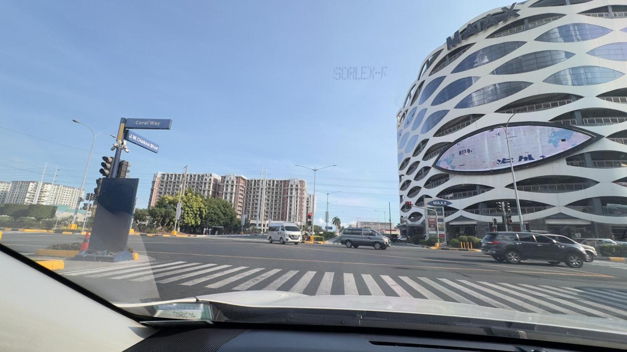 La Suitez 1616 I Monarch Parksuites Balmora Place * Manila